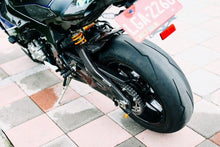 Load image into Gallery viewer, C2R Carbon Fiber Swingarm Covers 2015+ Yamaha R1